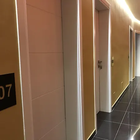 호텔 Arc Tirana 3*